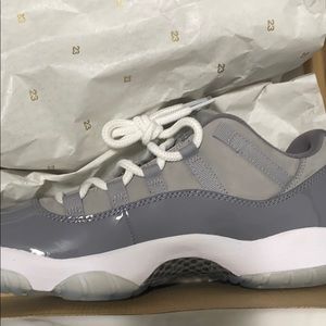 Jordans concords grey and white 9.5 men